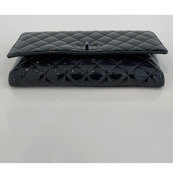CHANEL 20P REIUSSUE BLACK ON BLACK PATENT LEATHER CLUTCH NIB! - Picture 10 of 17
